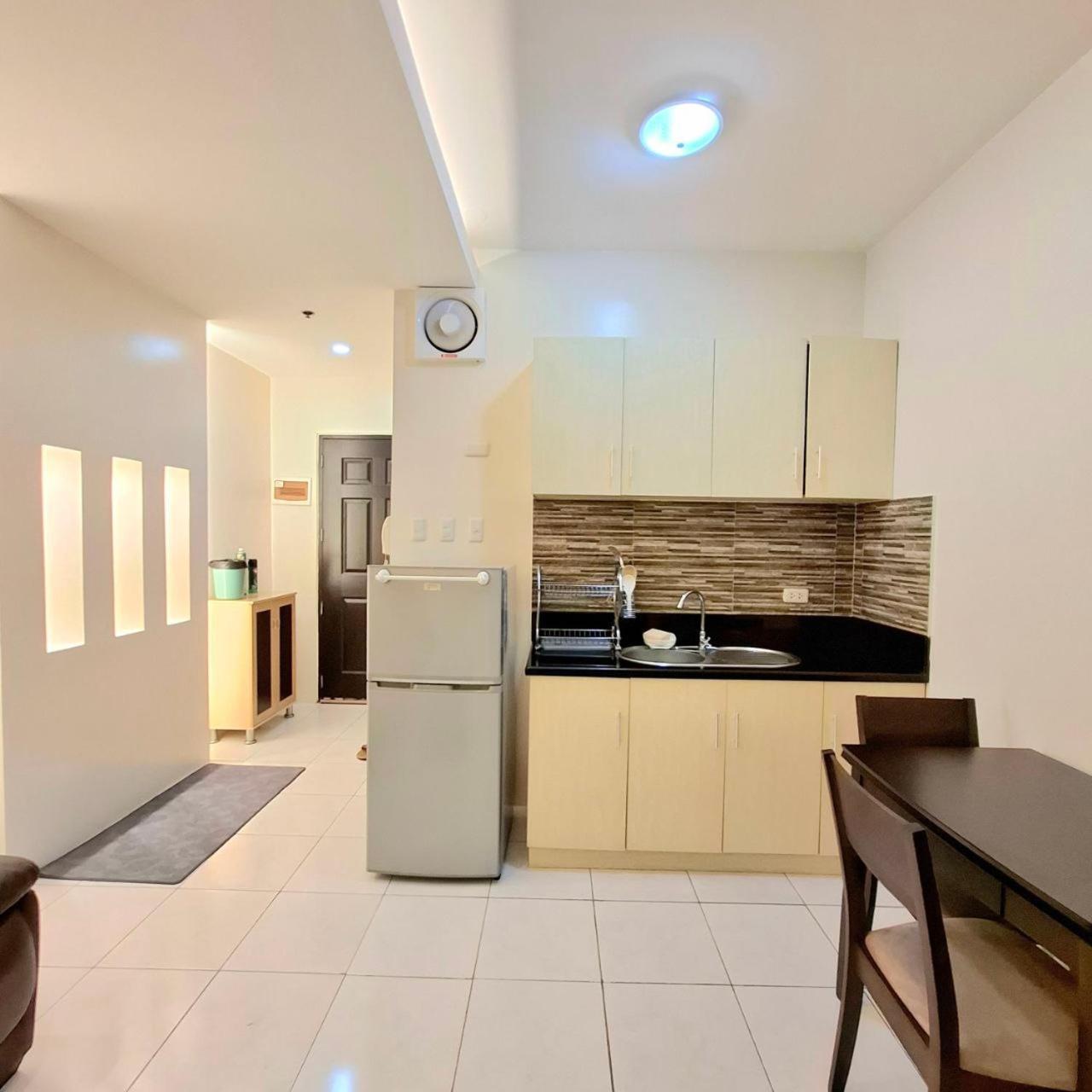 Manila Bayview Rental Extérieur photo
